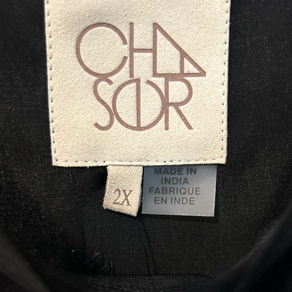 NWT Women’s plus size top with sewn in stars and moon in gold - Picture 2 of 5